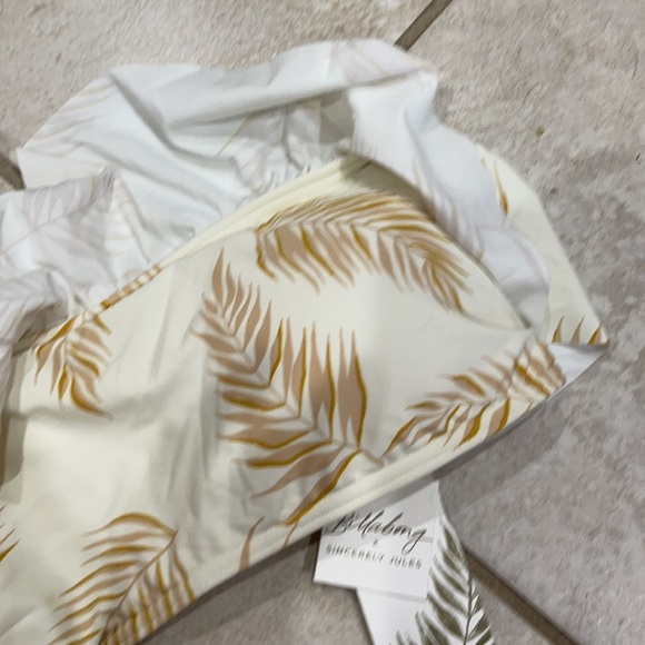 NWT Billabong Sincerely Jules Ruffle Bikini Top L - Picture 8 of 8